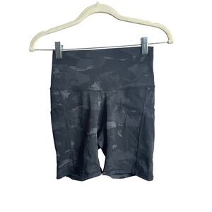 Colorfulkoala Camo SHORTS SIZE MEDIUM With Media Pockets